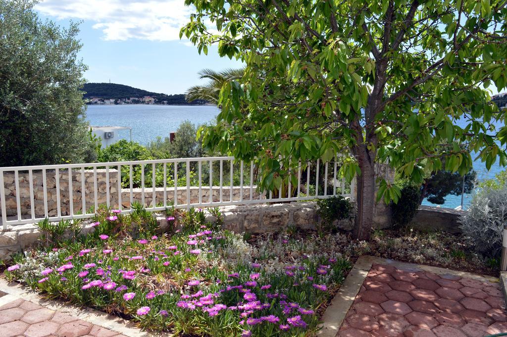 Mimoza Villa Rogoznica  Rum bild